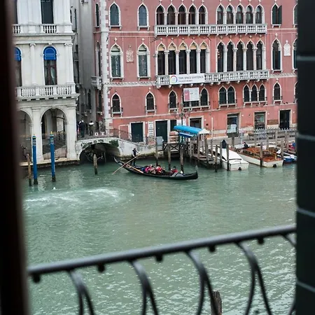Guest house Magic Rialto 2*