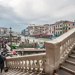 Magic Rialto بيت ضيافة